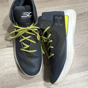 Under Armour Men's Curry SC Basketballl shoes.